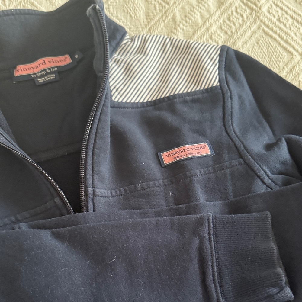 Vineyard Vines Navy and White Sweatshirt - Picture 9 of 9